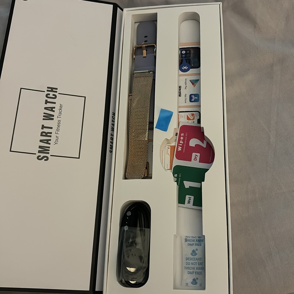 Smartwatch Fitbit - Picture 3 of 3